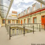 Kalvin Retreat Apartament *